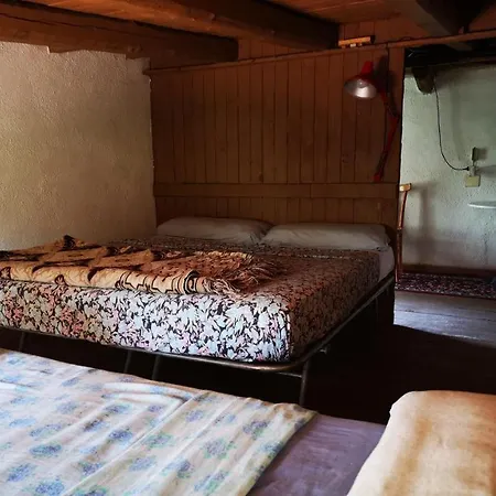 Room In Guest Room - 1St Private Room On The Ground Floor With Use Of The Swimming Pool And Shared Services * Oliena