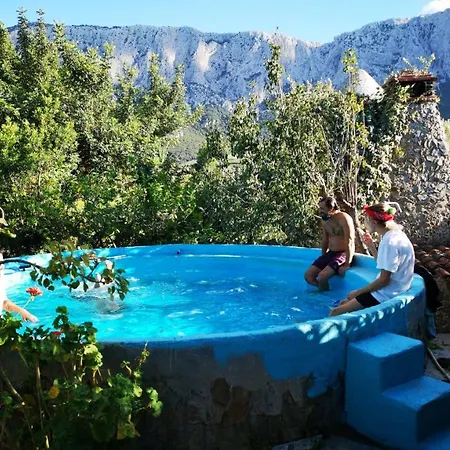 Room In Guest Room - 1St Private Room On The Ground Floor With Use Of The Swimming Pool And Shared Services Oliena